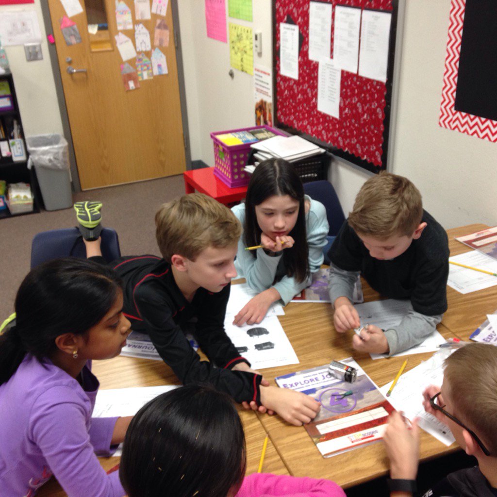 txbamagrl's tweet photo. Intense conversation about how to make the circuit work #problembasedscience #ashleyelementary https://t.co/T5WT6qdIdR