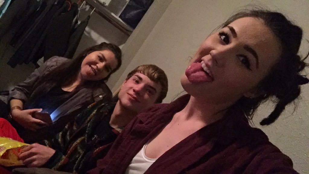 jsguti95's tweet photo. I got to spend my last night with my bffs so, ya know 💖💓 https://t.co/D7Jqj6eRhg