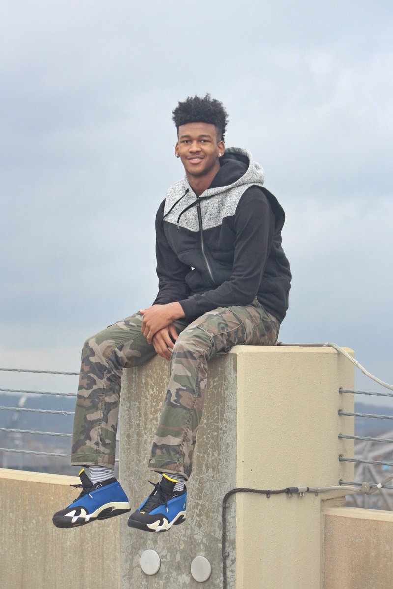 momof2amazons's tweet photo. Senior Photos #BallerAndModel #ClassOf2016 https://t.co/5yUsUYYrU3