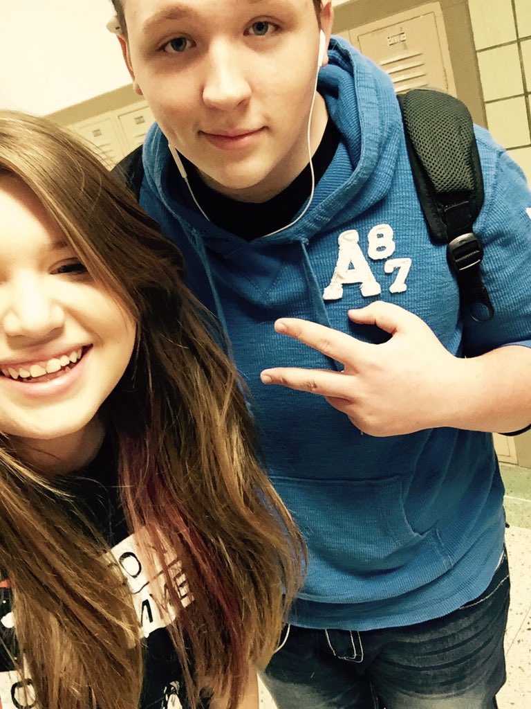 TannerBeckett01's tweet photo. With @amanda_styles6 the other day at school https://t.co/l1pKCCyZ5w