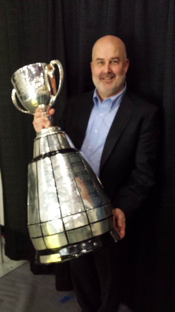 AlStafford49's tweet photo. Got my moment with the Grey Cup tonight. Thanks and congrats to @EdmontonEsks for a great season. Let's do it again! https://t.co/ZblUWK7yEQ