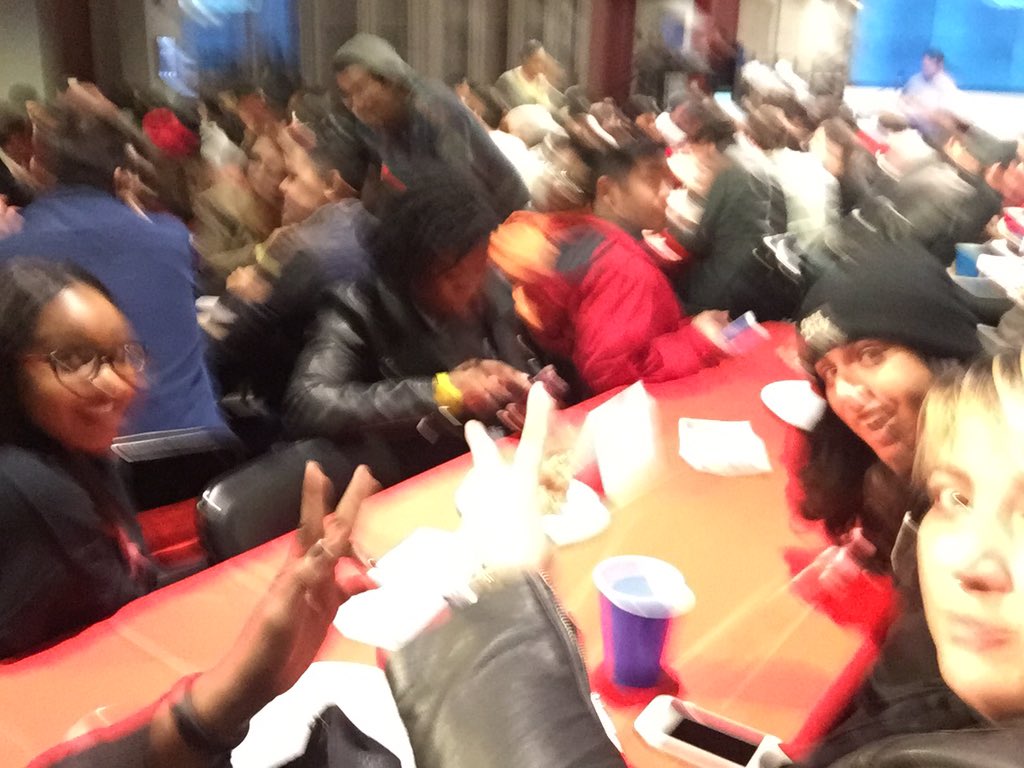 cherry_LA's tweet image. Table selfie #table14 I think I got TWO quiz answers 💋🍒👌🏾 #youtubespacela #quiznight #youtube #thursdayfun