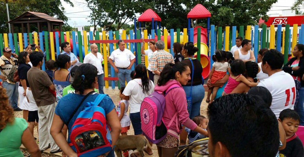 GMendicutiMX's tweet photo. Acompañado de vecinos, supervisamos avances del PRONAPRED en parque de la Region 247 de Cancun https://t.co/9xYYRsEgfu