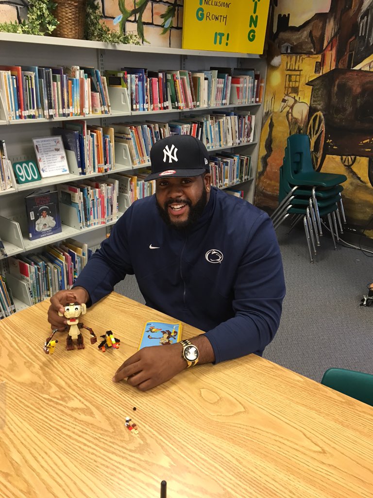 A4C_ATHLETES's tweet photo. Introducing #TeamSmith @DSmith_76 at @LockhartMagnet #EssayContestWinners #LEGOs https://t.co/g7HgHbbg82