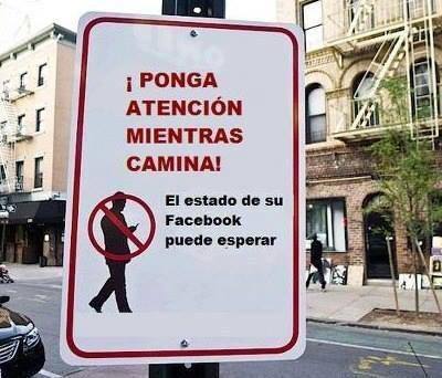 BTT_Carabobo's tweet image. Caminando y #textear o chatear podría ser riesgoso. Preste atención, este alerta cuando #camine por las calles.