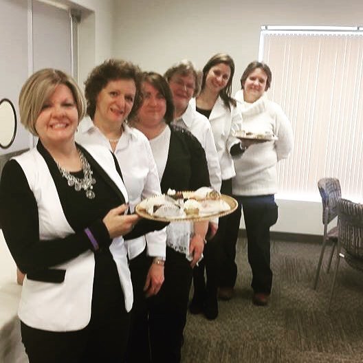 ThinkBigGoLocal's tweet image. Our #mchenrychamber WINGS committee serving at the High Tea #alwaysnetworking ift.tt/23hSKjD