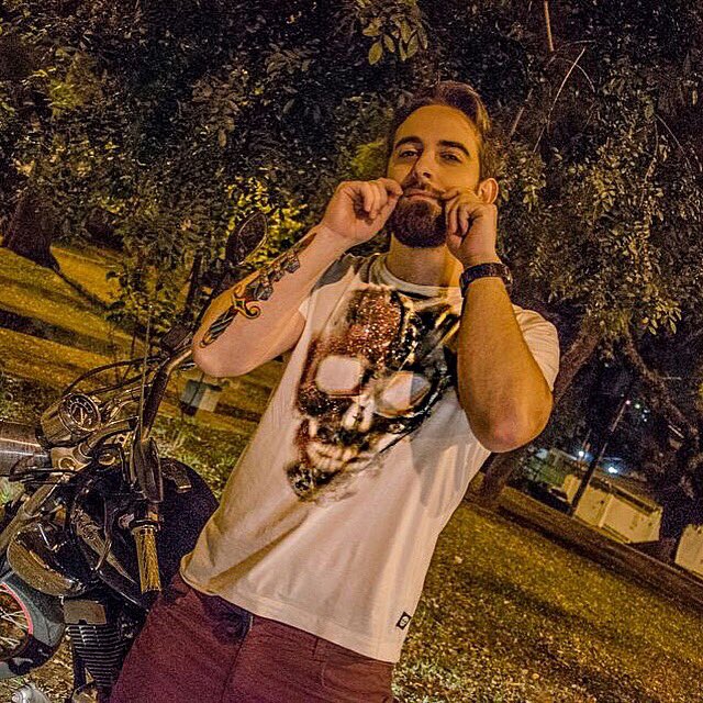 Gabs_SaintDogs's tweet photo. Malandro é o gato que ja nasce de bigode! Rs https://t.co/aU8Lasr66b