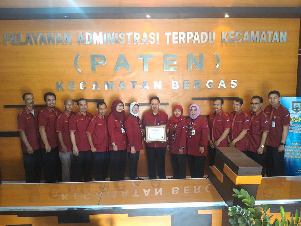 trimantokucrit's tweet photo. Terimakasih atas dukungan semua  warga Kec Bergas Kab Semarang, hingga kami terima penghargaan "ISO 9001 : 2008" https://t.co/oGTjnG7KKj