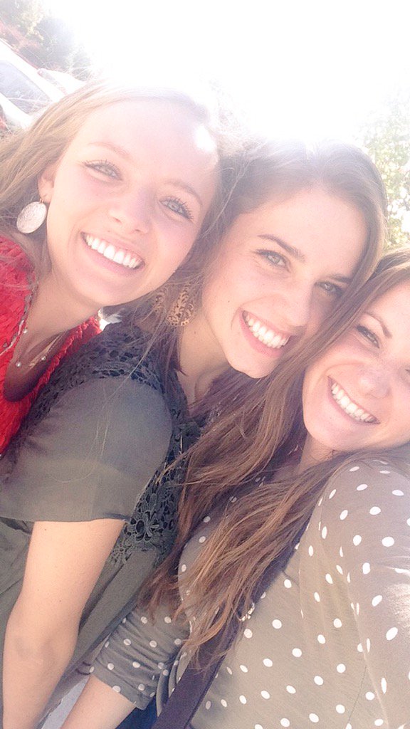 haileyzthomas's tweet photo. HAPPY BIRTHDAY TO THIS BABE OF A BEST FRIEND 🎈🎈🎈 https://t.co/h0ZT7AEUDk