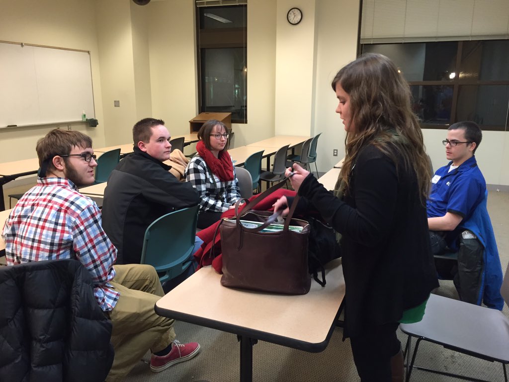 SNRAdvising's tweet photo. SNR Students engaging with mentors at Chillin with mentors event @cafnr @MizzouUGStudies @Mizzou @CAFNRcareers https://t.co/qrDVNE1coh