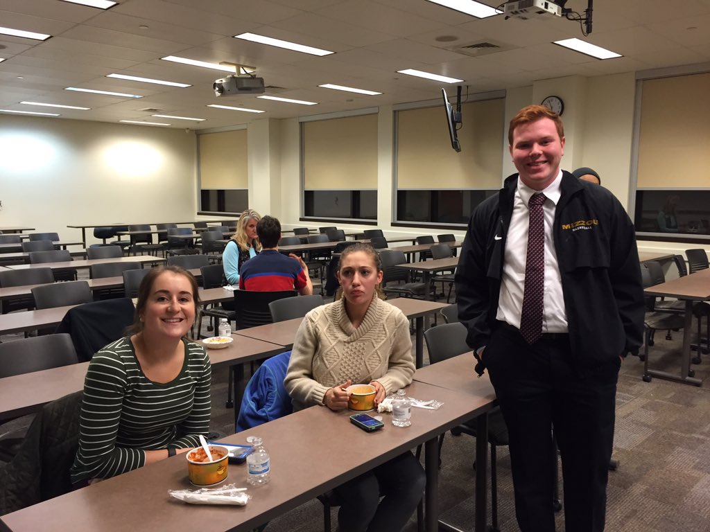 SNRAdvising's tweet photo. SNR Students engaging with mentors at Chillin with mentors event @cafnr @MizzouUGStudies @Mizzou @CAFNRcareers https://t.co/qrDVNE1coh