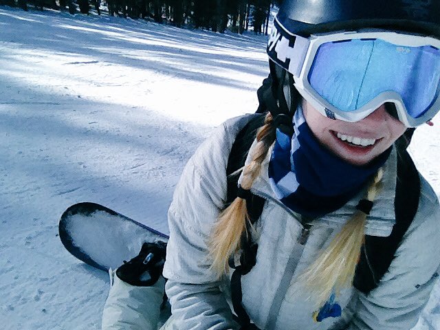 CourtneyFoltz1's tweet photo. The mountains were calling 🏂 #azsnowbowl #snowboarding #shejumps #afterclassactivities https://t.co/iYcNtxhp68