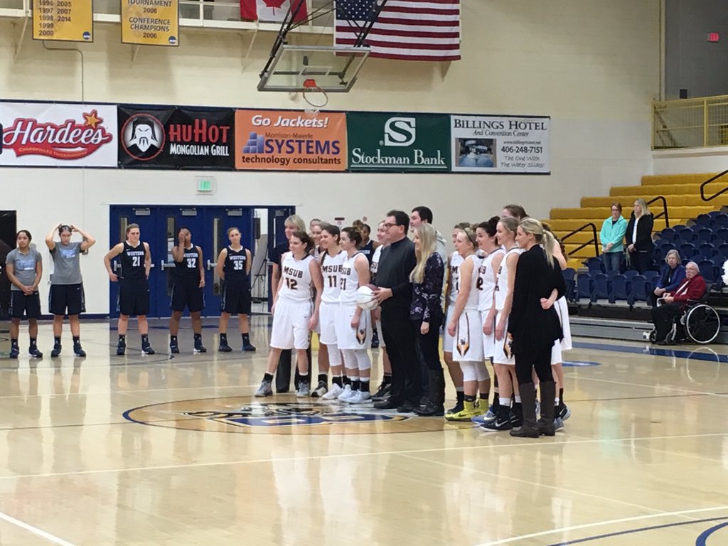 MikeBaze4015's tweet photo. Honoring Head Coach Kevin Woodin on 200 wins!!!
#MSUBjackets #JacketStrong https://t.co/k7HYYsDtcG