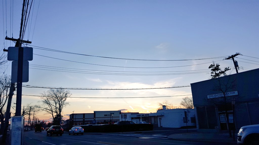 Dreamtography's tweet photo. I love Sunsets #sky#sunset#photography#phonephotography https://t.co/lHomLtBte1