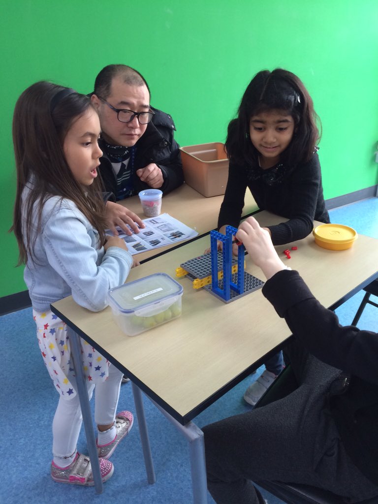 csaysedu's tweet photo. Grade 2 students collaborating to build mechanical hammers #learnisb https://t.co/7Ro05Ieb4E