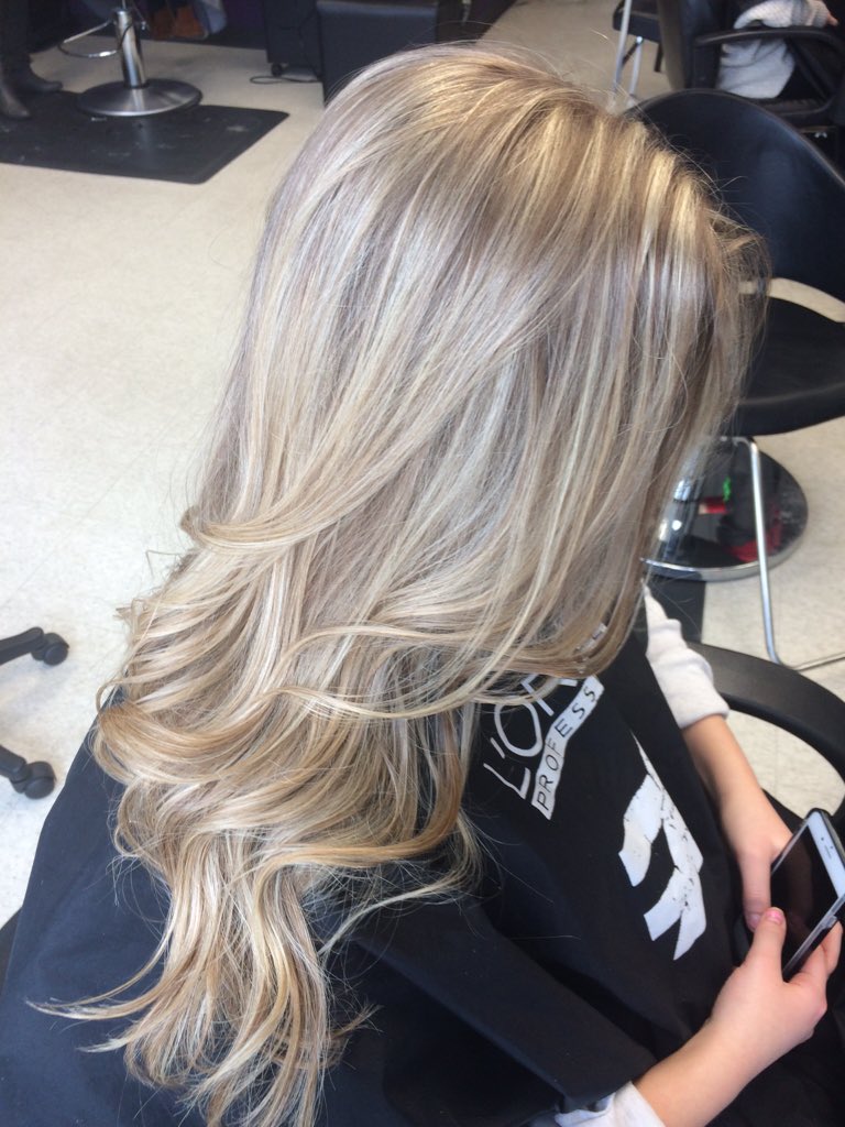 tease_studio's tweet photo. Love doing what we do !! ❤️💇🏼 https://t.co/1zHpZlOqio