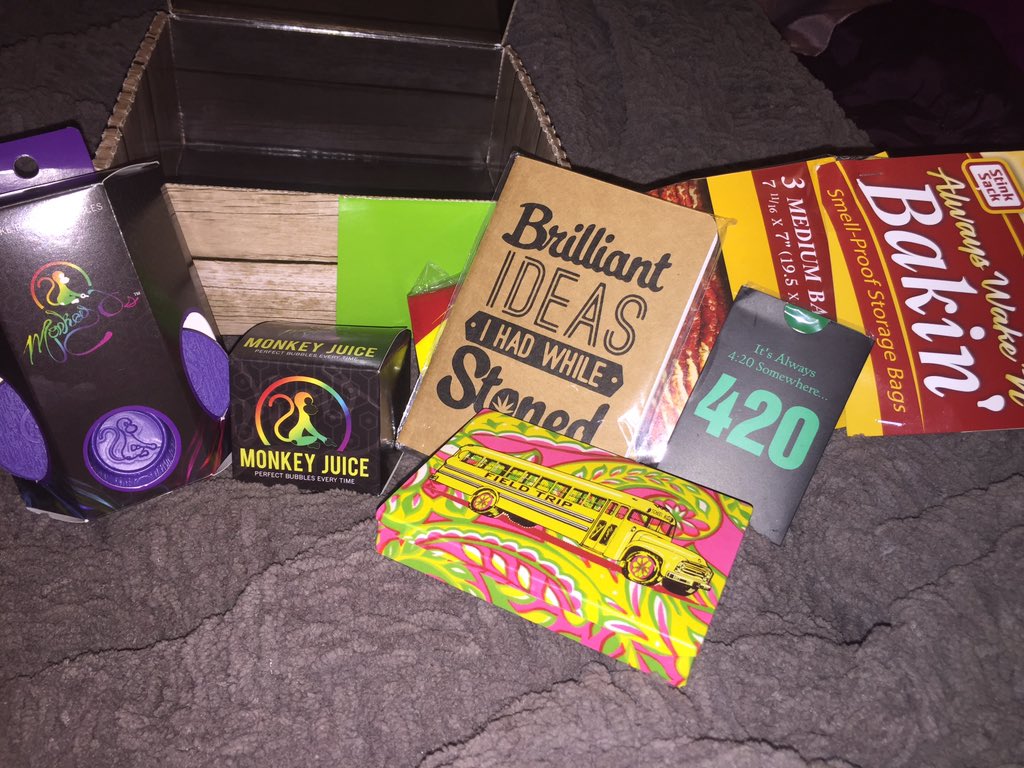 wanderlustweedy's tweet image. It's finally time for the 2.k Giveaway!!! Follow me and RT/fave this tweet to enter. You don't want to miss out!