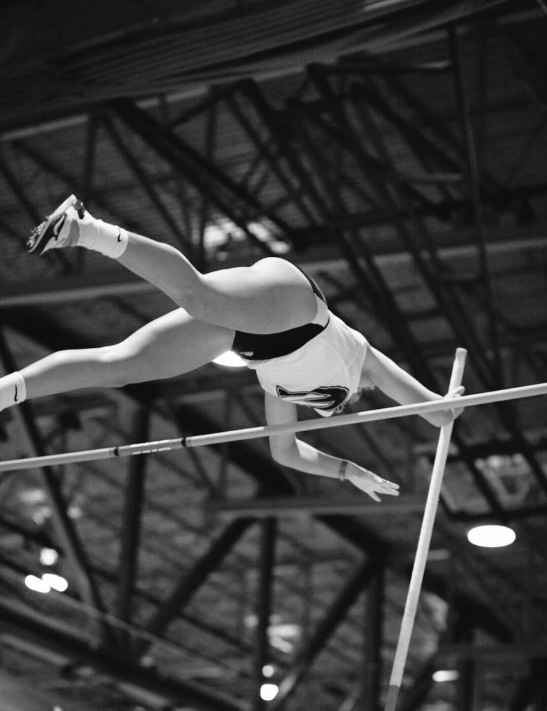 GraberKelsey's tweet image. Pole vault #ESUTF