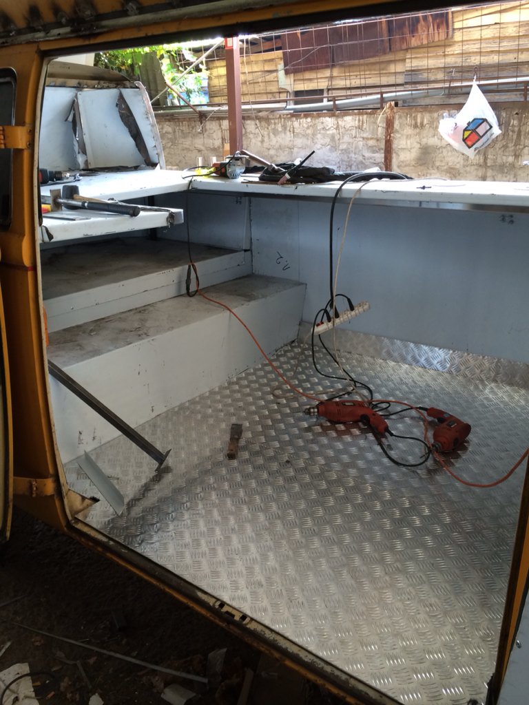 adrians_kombi's tweet photo. Casi lista la #kombi #foodtruck n1 #adrianskombi by #churestyle https://t.co/AFKlw2SU43