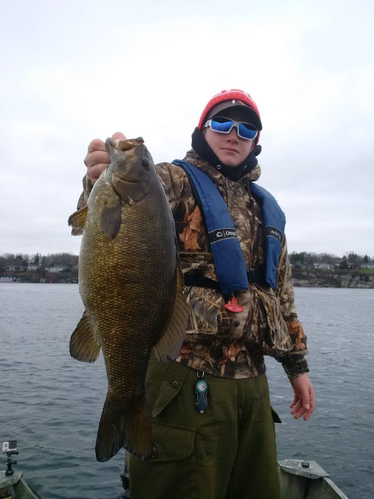 CanuckBassin's tweet photo. #TBT to Tyler gettin a taste of #SmallieFever... now he's a #SmallieSlayer!
Start small... then slay some 5's! π https://t.co/mbqXqhn7De