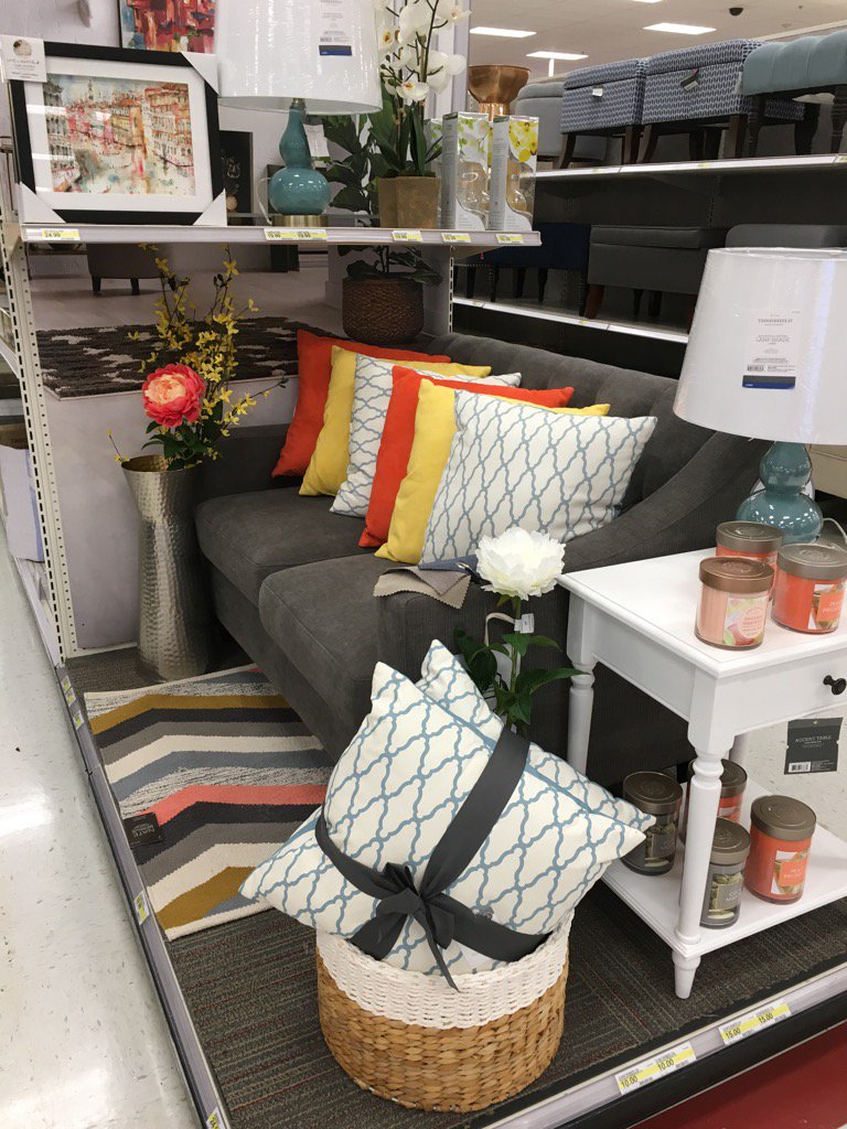Cometakealook__'s tweet photo. Home Decor with pops of color #TargetDecor #TargetStyle @Domenique_DD @ginasullivan25 @TgtRyan https://t.co/R5jzcuI9IZ