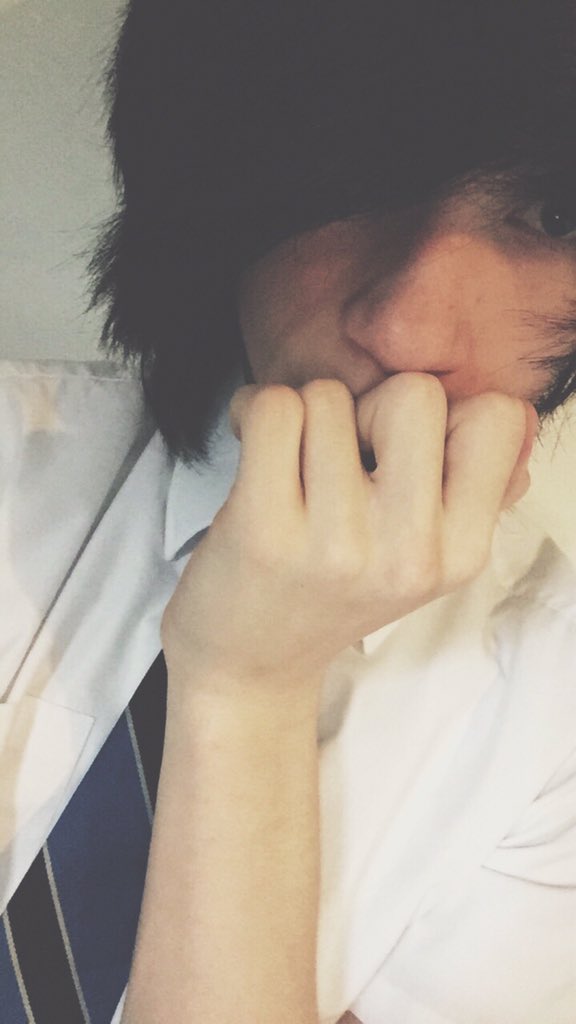 ⮐new to Twitter 
⮐#RT plz ? 
⮐Sammy •the•vampire