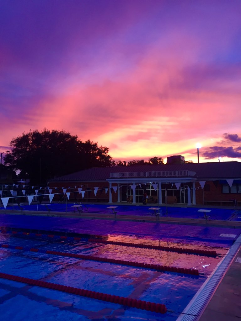 CoachAmber1's tweet photo. Such a pretty sunset tonight! #FloridaSwimming #myhighlander https://t.co/WpflNyZsen