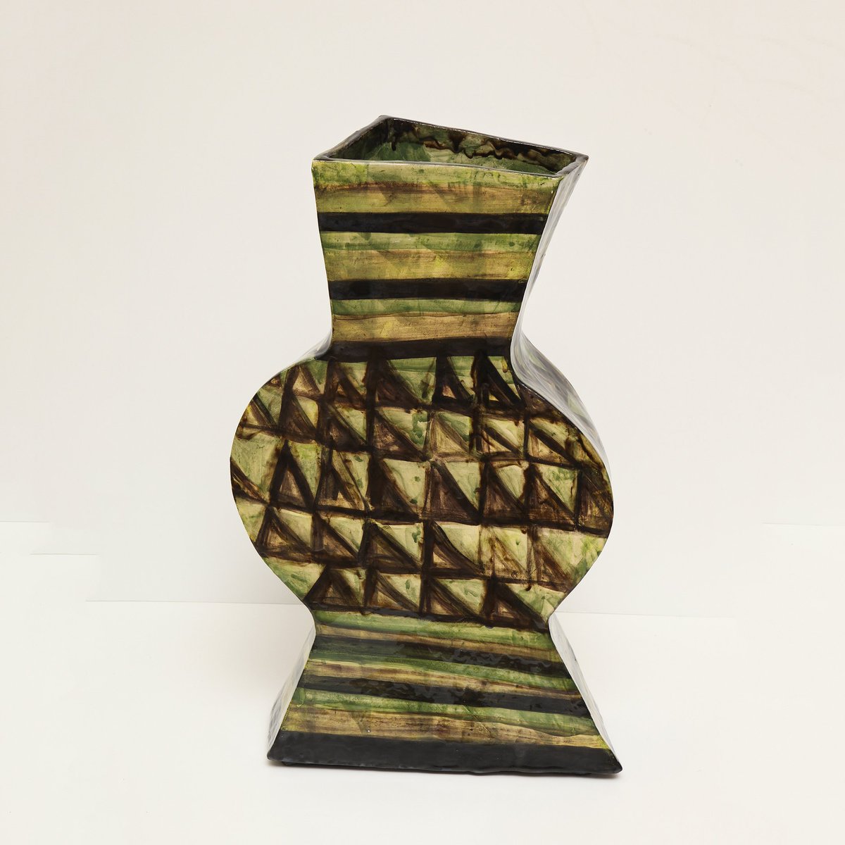 21stGallery's tweet photo. *hot out of the kiln*
Check out these vases by artist Alice Gavalet:

&amp; on our website: https://t.co/mSFgVrVwbS https://t.co/i0iDktcK80