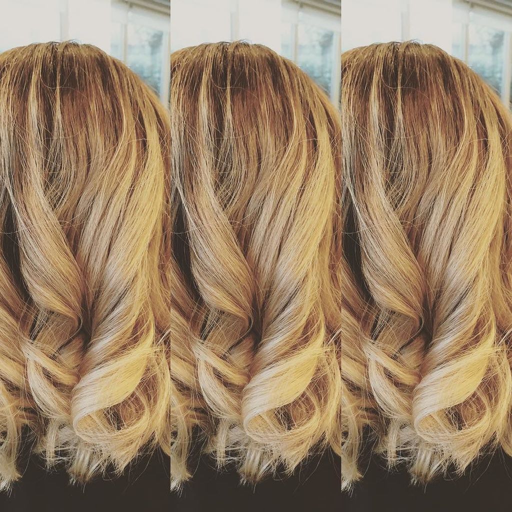 beautifinder's tweet photo. #ombrehair #redkenupto7 #redkencolorfusion #olaplex #salonlebeau #beautifinder #behindthechair #modernsalon #handpa… https://t.co/33g3mnAnS9