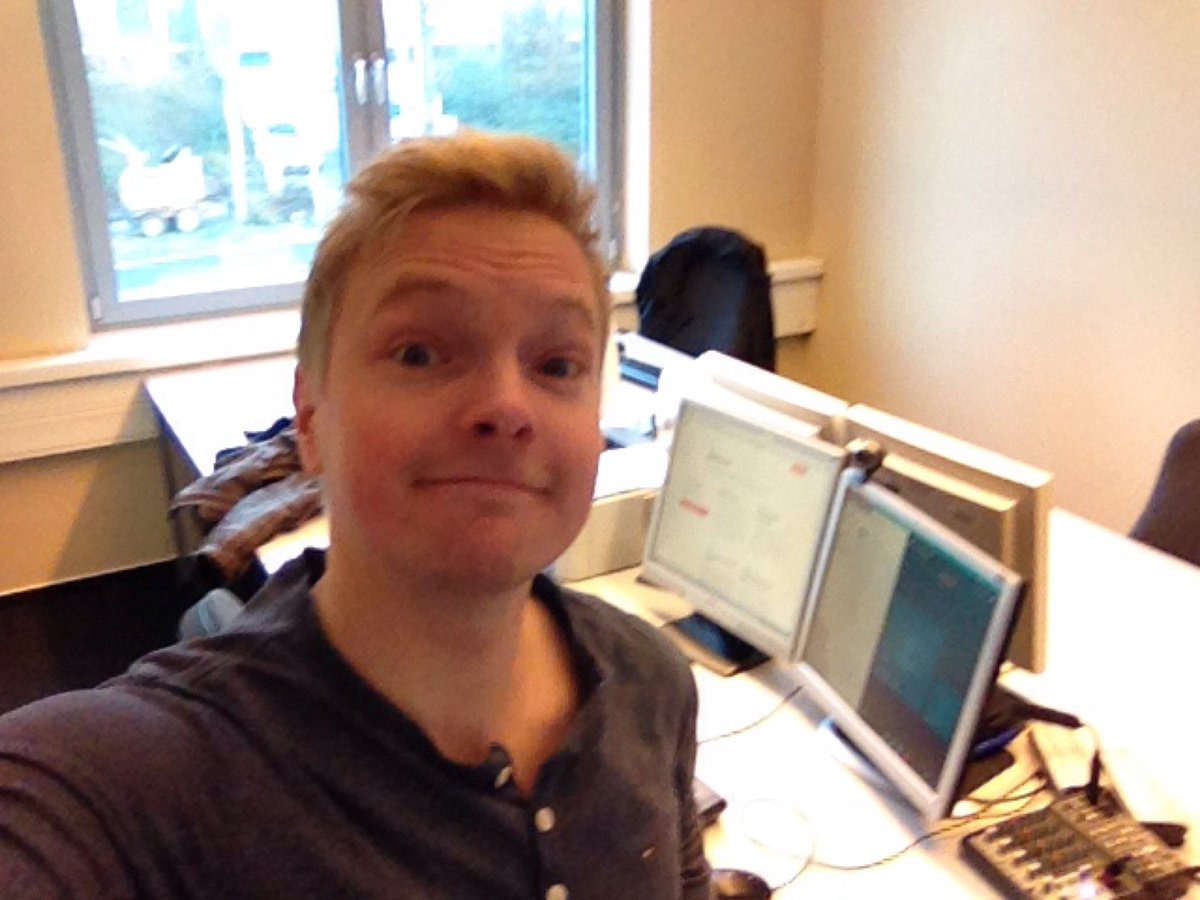 rrwenda's tweet photo. Erster Tag #Comcave im neuen Jahr. Jetzt heißt es wieder eine neue #Onlinemarketing... https://t.co/vx2djewOI8 https://t.co/oAkfHRSmwS
