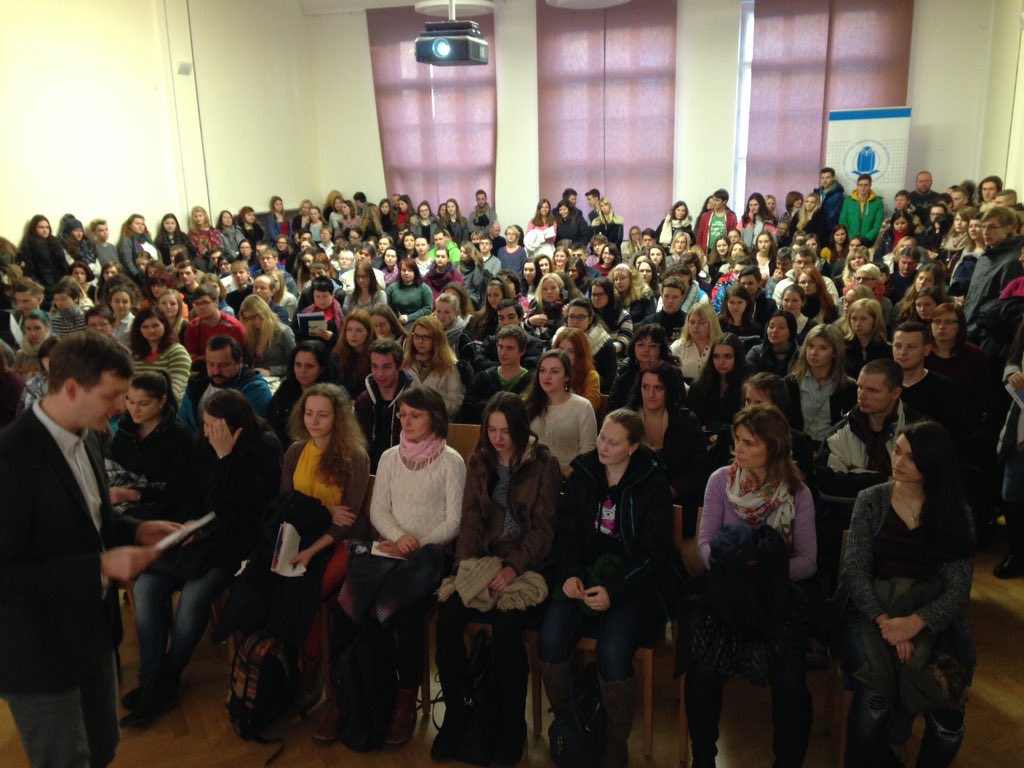 Den otevřených dveří a plné učebny i chodby. Díky! #goffmu