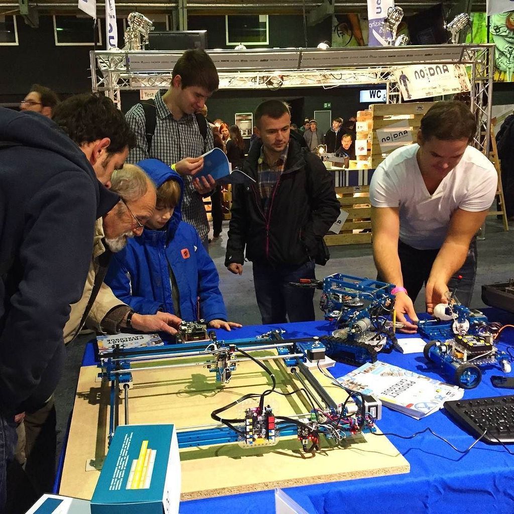 insta_arduino's tweet image. ift.tt/23iuMF4 - Welcome to the #Arduino #booth! #arduinoorg #MakeMunich #techno… ift.tt/1ZGd9dH