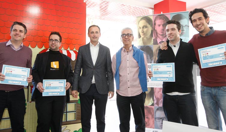 diariolaopinion's tweet photo. #EMPRESAS | Premio para @MultiDub, Secondlemon y @homyinhome como 'Emprendedores del Mes' https://t.co/oQO8sxIUks https://t.co/83hWI6FV17