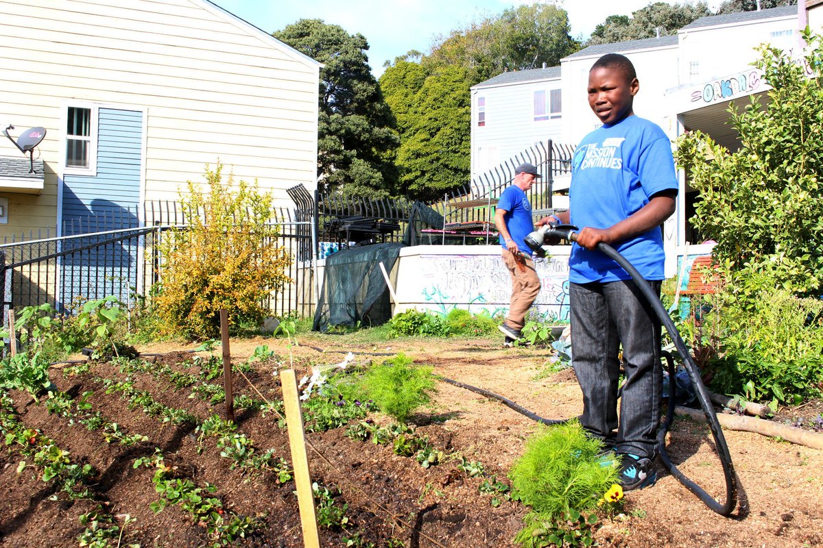KQED's tweet image. Teens in San Francisco’s Bayview Find Haven in Garden ow.ly/XnZbB Via @BayAreaBites