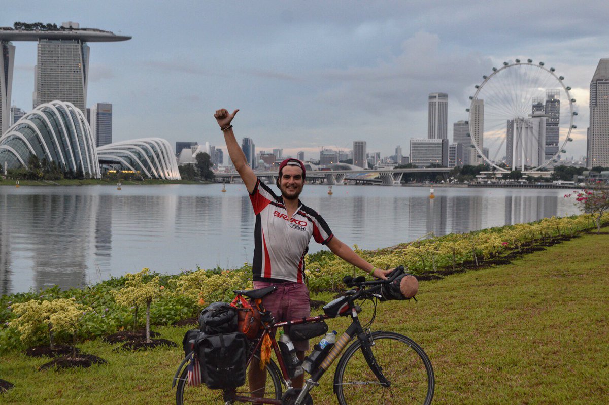 Een jaar geleden gestart in Rotterdam en nu gefinisht in Singapore. We hebben @henkvandillen nu aan de lijn!