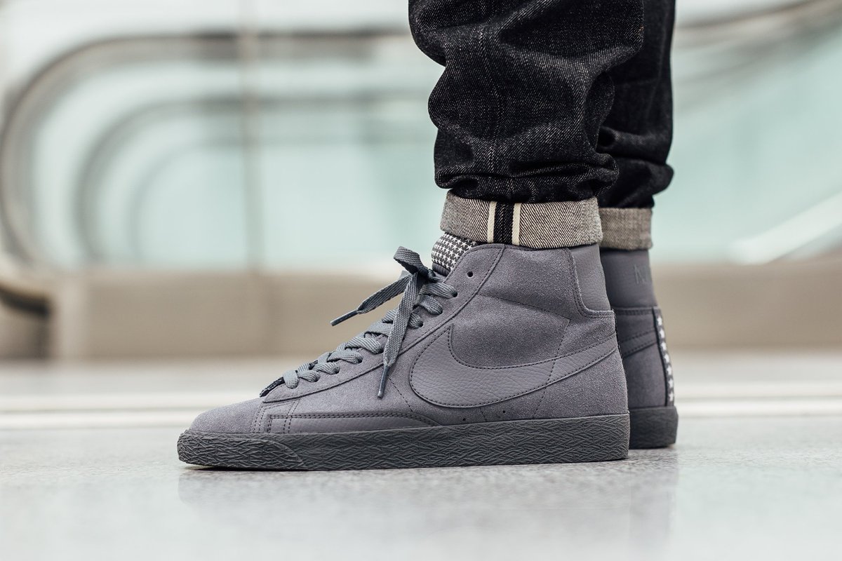 nike blazer mid premium grey
