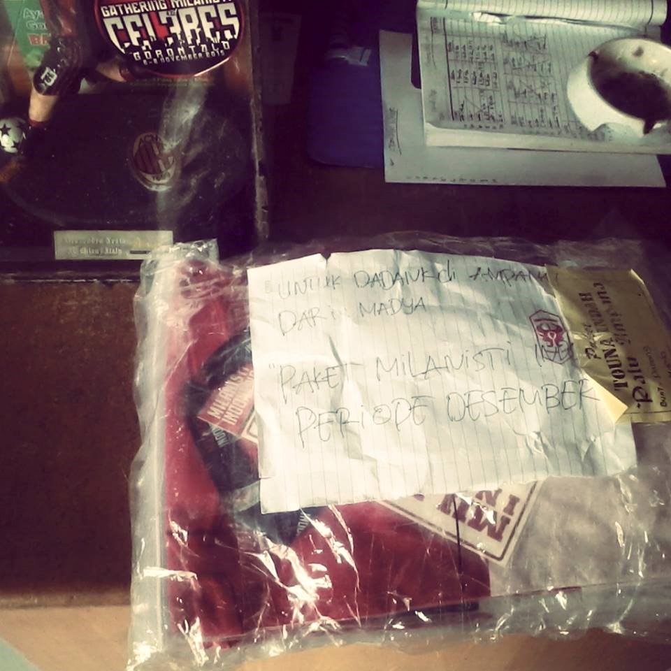 Alhmdllh paket member bulan Desember sdh di terima...
CC : <a href="/MilanistiOrId/">Milanisti Indonesia</a> <a href="/MI_sezPALU/">Milanisti Palu</a> <a href="/MadyaAshari/">Madya Ashari</a>