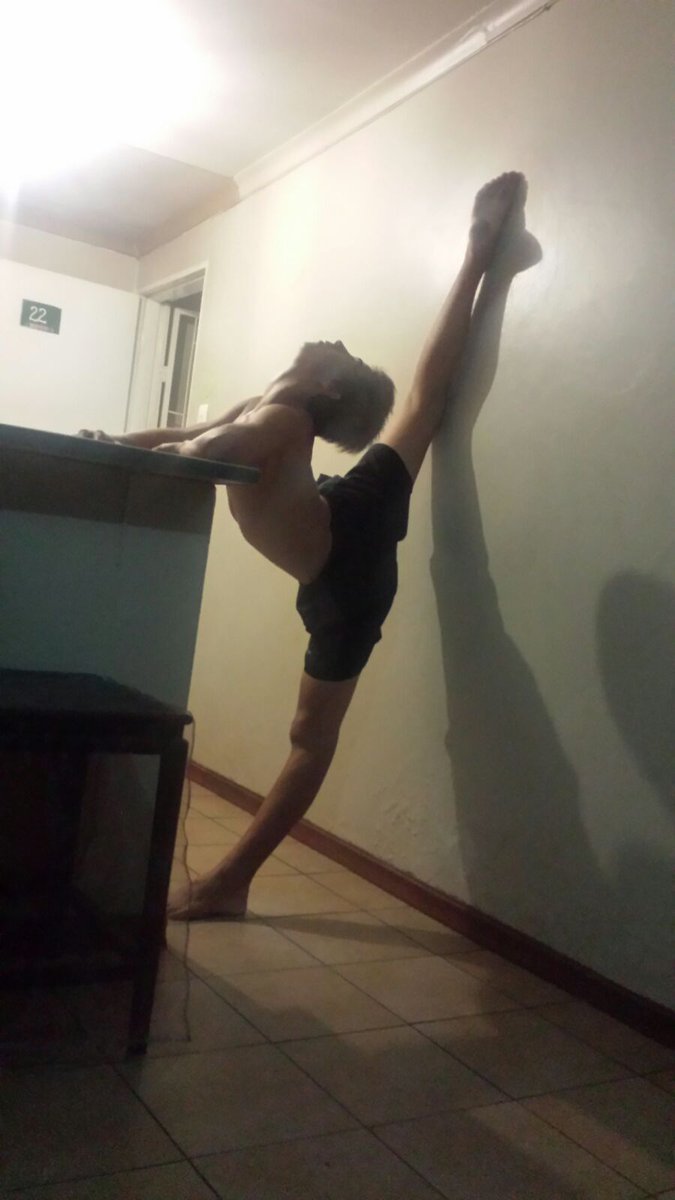 justone_du's tweet photo. Almost there 
#needle
#practise 
#strechhhhh https://t.co/n1zgWCGaNH