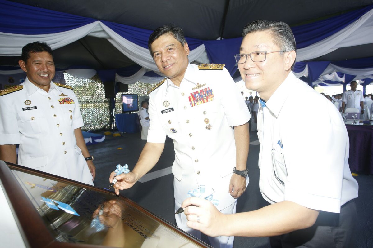 mykamarul's tweet photo. Khidmat nagara!"@tldm_rasmi: Penyerahan #KapalAuksiliari #BUNGAMAS5; Kerjasama Strategik @MISCBerhad #TLDM @1MinDef https://t.co/McP8lABFxK