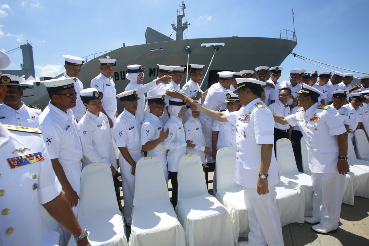 mykamarul's tweet photo. Saya bangga!"@tldm_rasmi: Kesungguhan anggota Pasukan Simpanan #TLDM jadi kru #BUNGAMAS5 amat dikagumi @mykamarul https://t.co/dXS7NnoOVQ