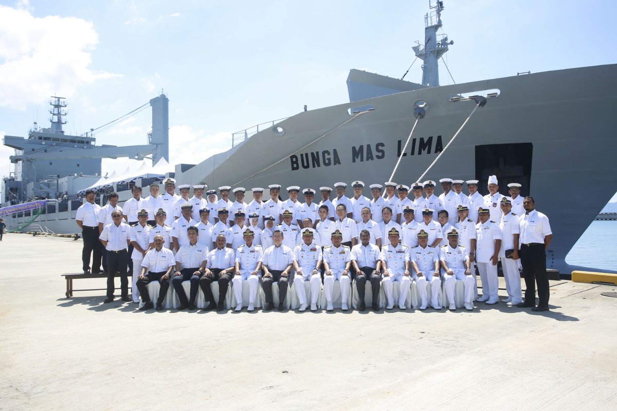 mykamarul's tweet photo. Saya bangga!"@tldm_rasmi: Kesungguhan anggota Pasukan Simpanan #TLDM jadi kru #BUNGAMAS5 amat dikagumi @mykamarul https://t.co/dXS7NnoOVQ