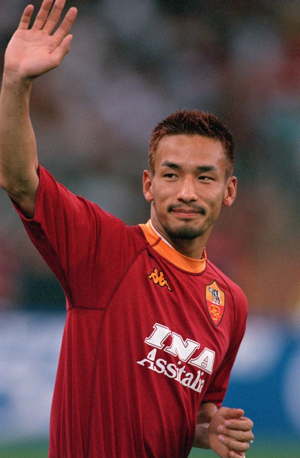 LigadeCampeones's tweet photo. El que fuera centrocampista de la @ASRomaEspanol Hidetoshi Nakata cumple hoy 39 años. ¡Muchas felicidades! #UCL https://t.co/ttslh9Ld9B