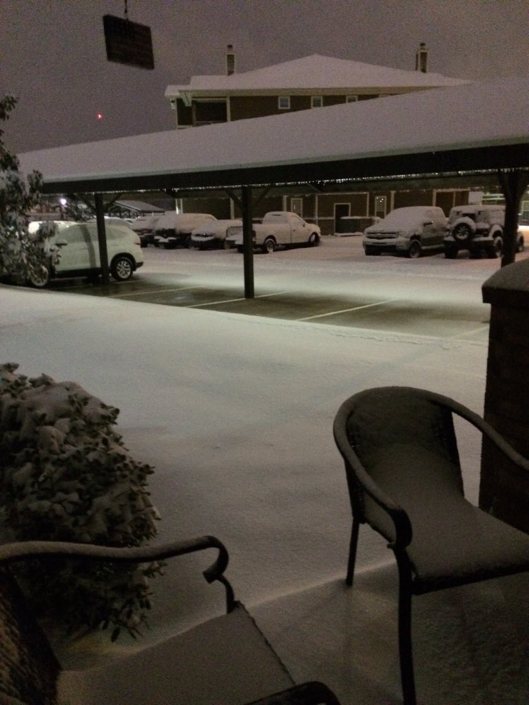 rickiebauer's tweet photo. #arwx snow in NLR https://t.co/faUv8gkbCL