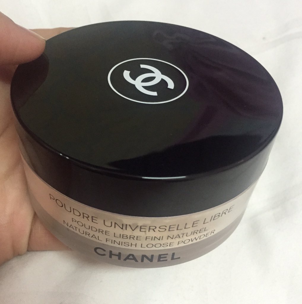 shafi_anne's tweet photo. The best loose powder #sharingiscaring #kemasbarangmakeup #whoscare 😜 https://t.co/1Hq8vV9SFq