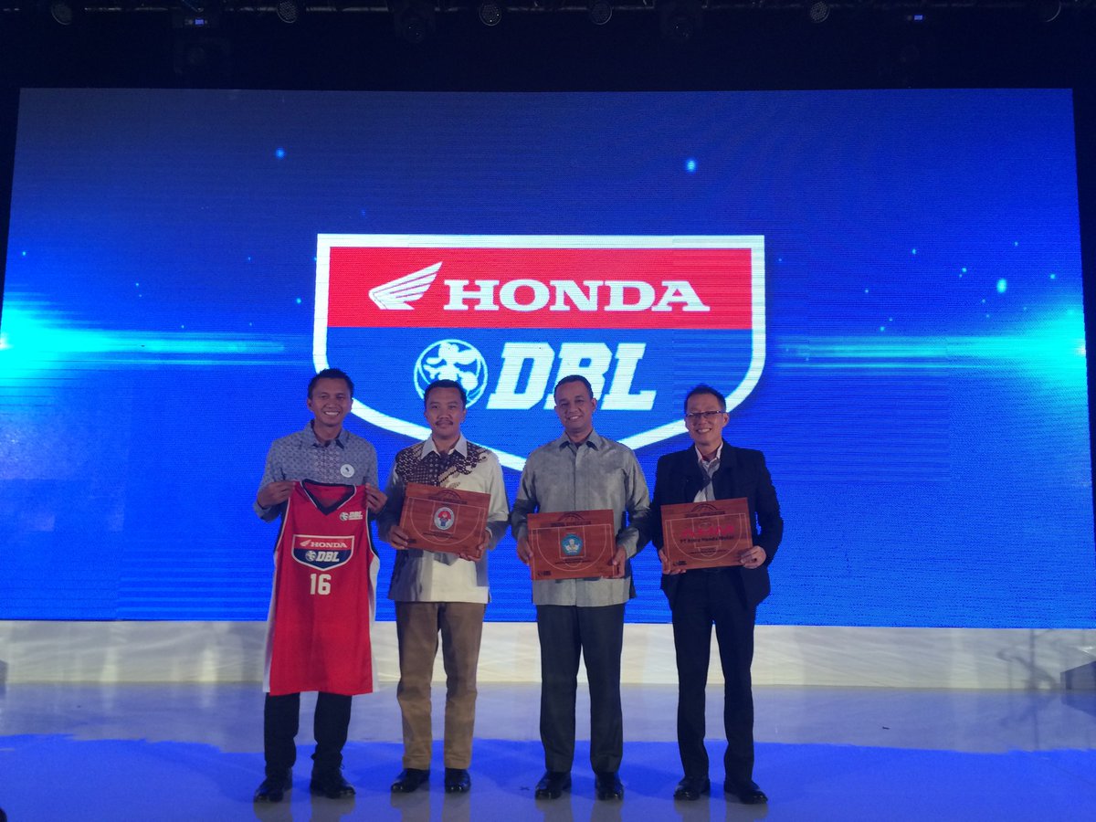 Langsung diresmikan oleh Pak Anies Baswedan, Honda DBL 2016 siap dimulai DBL Lovers! 🙌🙌 #HondaDBL2016