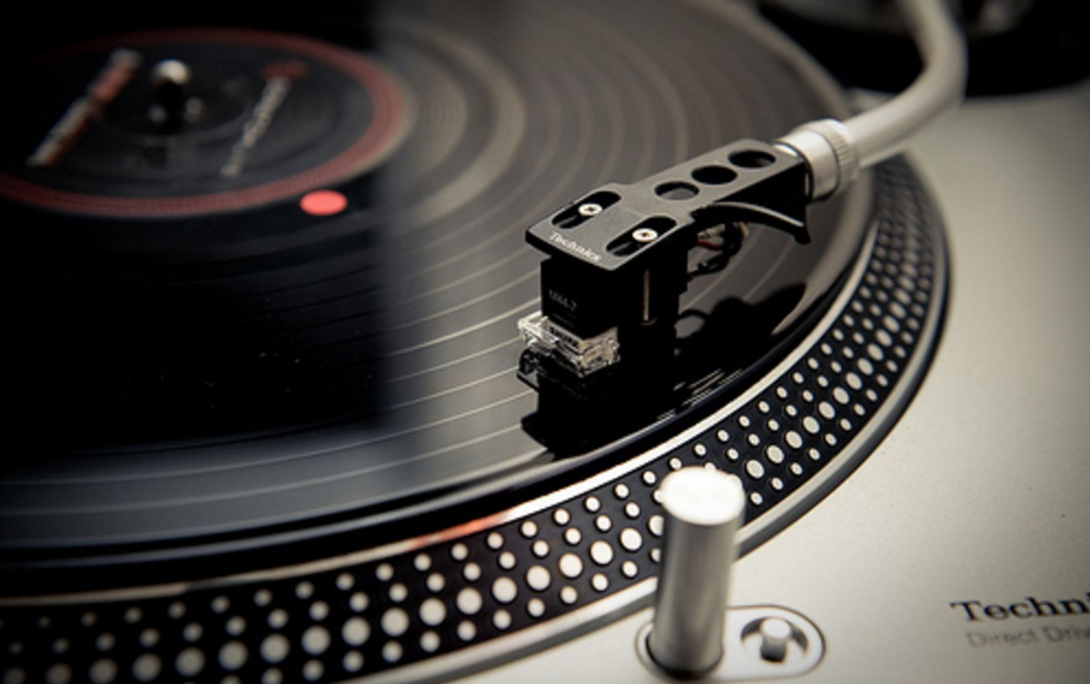 EBnet's tweet photo. How The @technics SL-1200 Became The World's Most Iconic Turntable: https://t.co/707oOKRuOD https://t.co/3aFtNf3Mnn