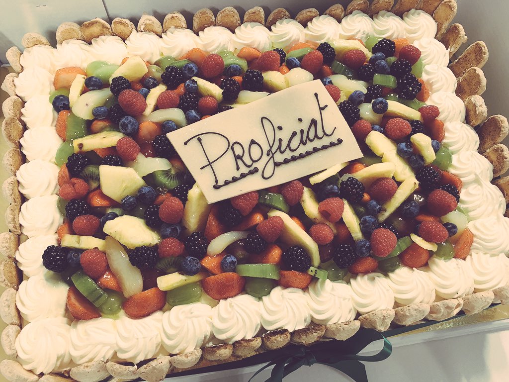 Caloriebommetje op het werk. Danku @BinckBank_BE #nomnomnom