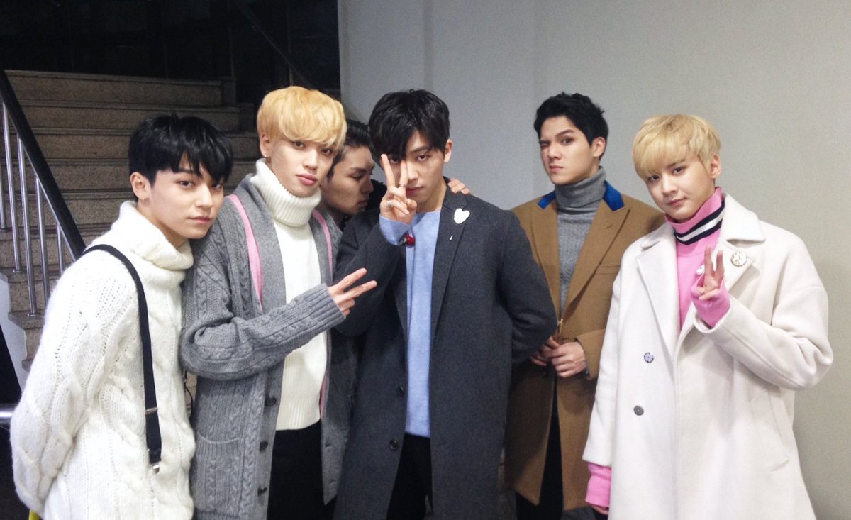 잠시후 KBS2에서 방송되는 #뮤직뱅크 에 #틴탑 의 #사각지대 , #가지마 무대가 방송됩니다! 모두 본!방!사!수!