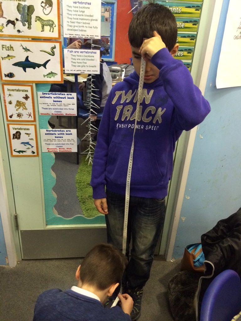 MillenniumSE10's tweet photo. Taking measurements to help us design a hobbit! #maths #warholclass https://t.co/f9V0ZWS2x1