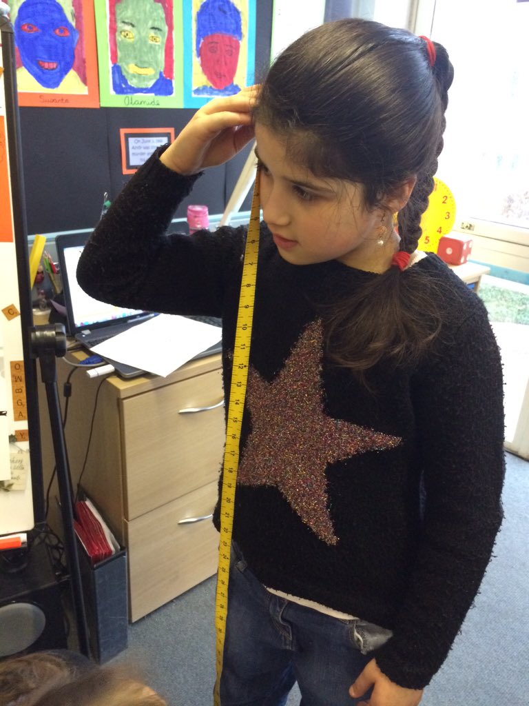 MillenniumSE10's tweet photo. Taking measurements to help us design a hobbit! #maths #warholclass https://t.co/f9V0ZWS2x1